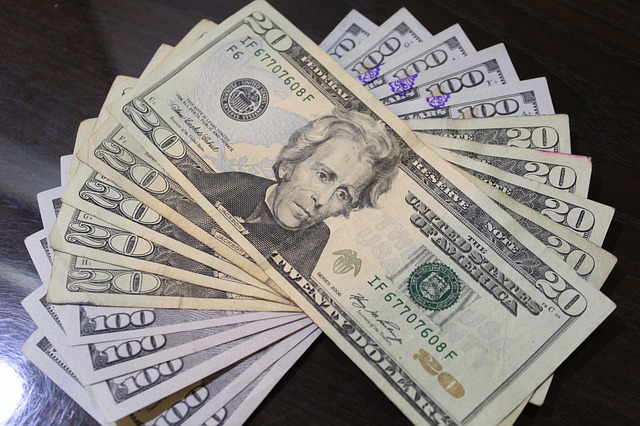 wealth-3186242_640